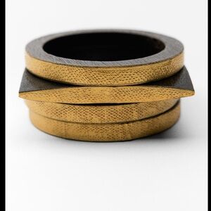 Zara 4-pack of mango wood bracelets